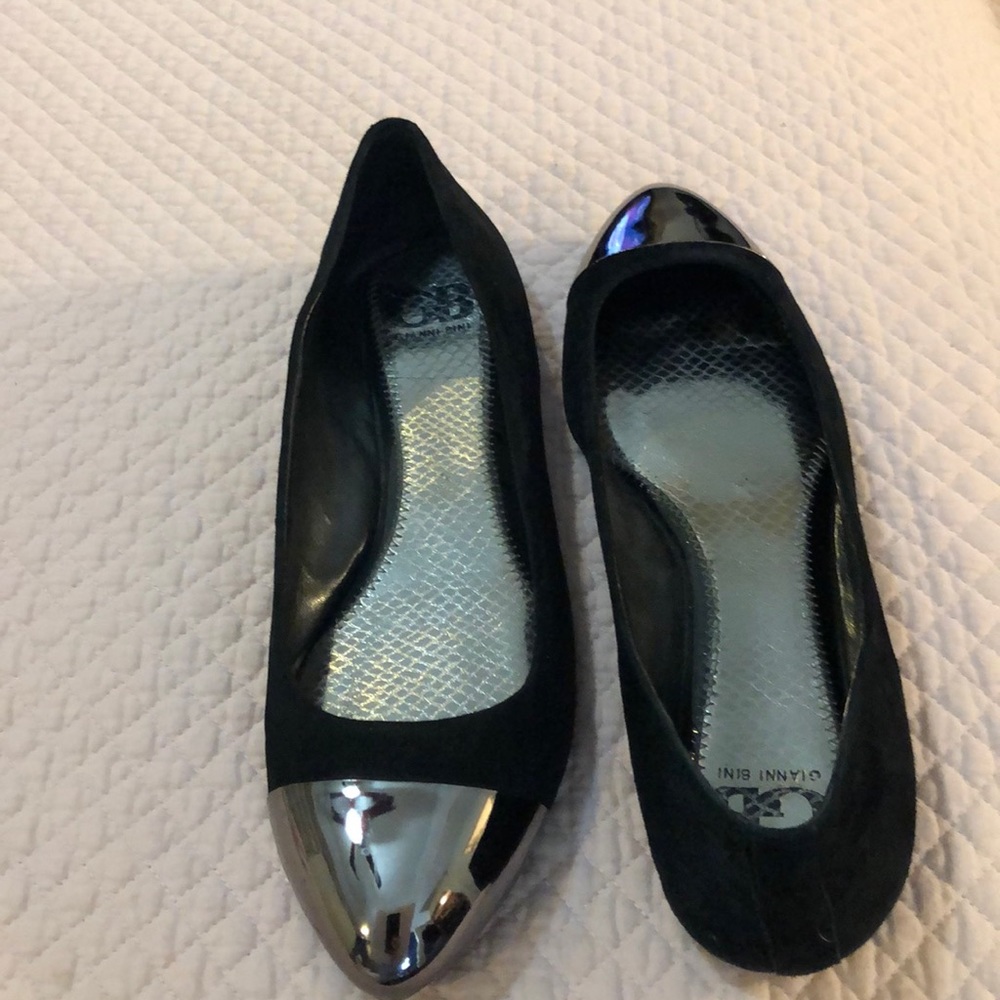 Gianni Bini black flats
